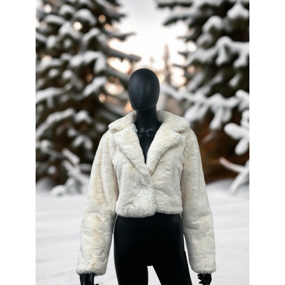 Forever 21 Cropped Faux Fur Jacket M‎ 100% Poly Cream Winter Coat - Picture 1 of 7